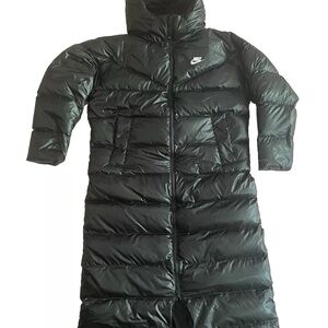 Super warm Nike THERMA-FIT women’s parka/coat.  Sold out by Nike.